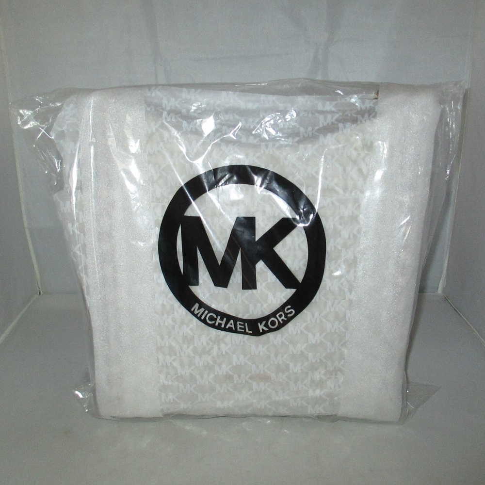 MICHAEL KORS Newbury Studded Chain Shoulder Tote $368 Vanilla #108 NWT - Picture 4 of 8